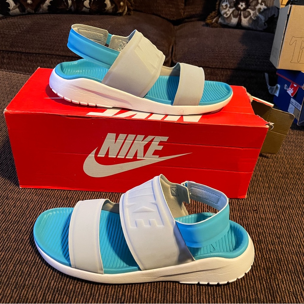 Nike women sandals
